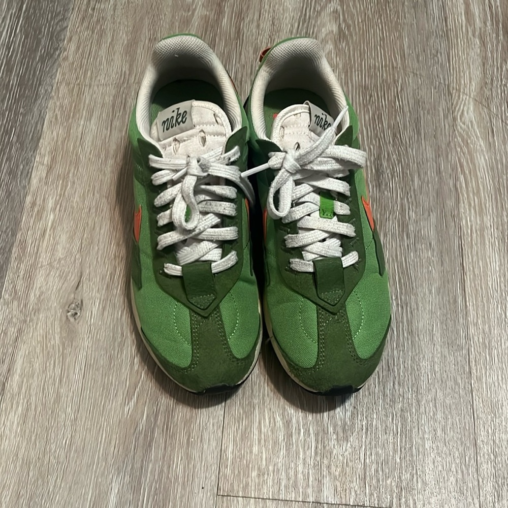 Nike Sneakers, M 6, W 7.5
